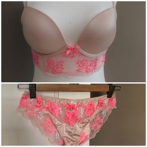 Victoria’s Secret bra and panty set